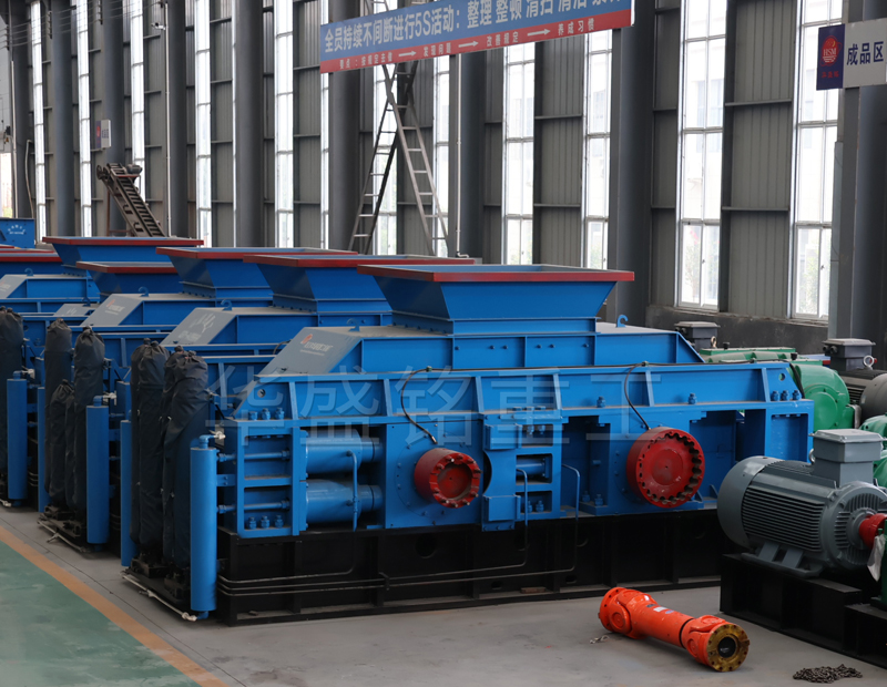 玄武巖對(duì)輥制砂機(jī)多少錢？與傳統(tǒng)破碎機(jī)區(qū)別？