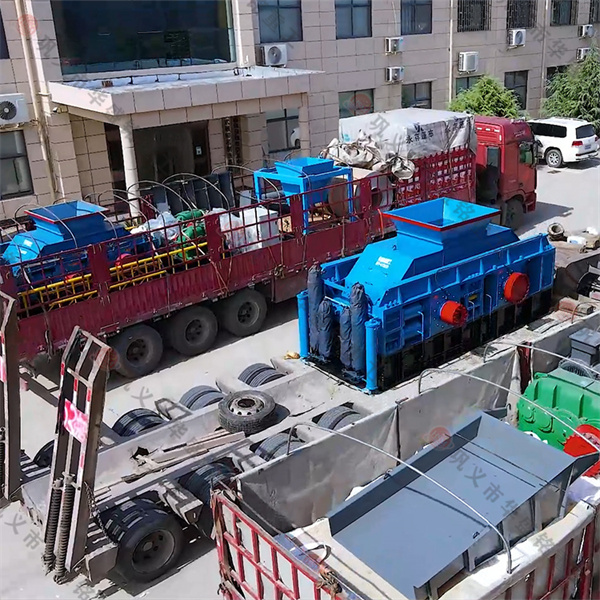 時產六十多噸左右的液壓對輥制砂機多少錢？